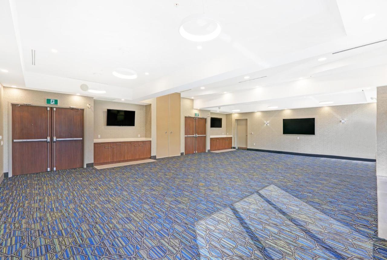 Holiday Inn Express & Suites - Woodstock, On Canada Экстерьер фото